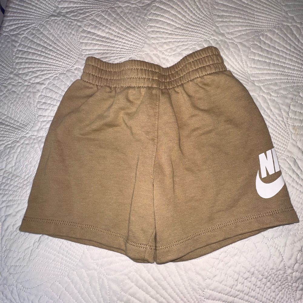 Nike boys Tan Shorts size 2/3T